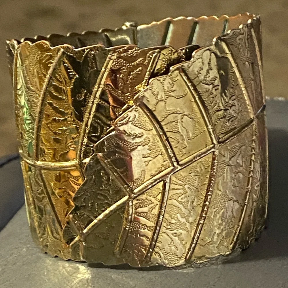 Gold Tone Textured Wide Leaf Design Hinge Overlapping Cuff Bracelet Bohemian